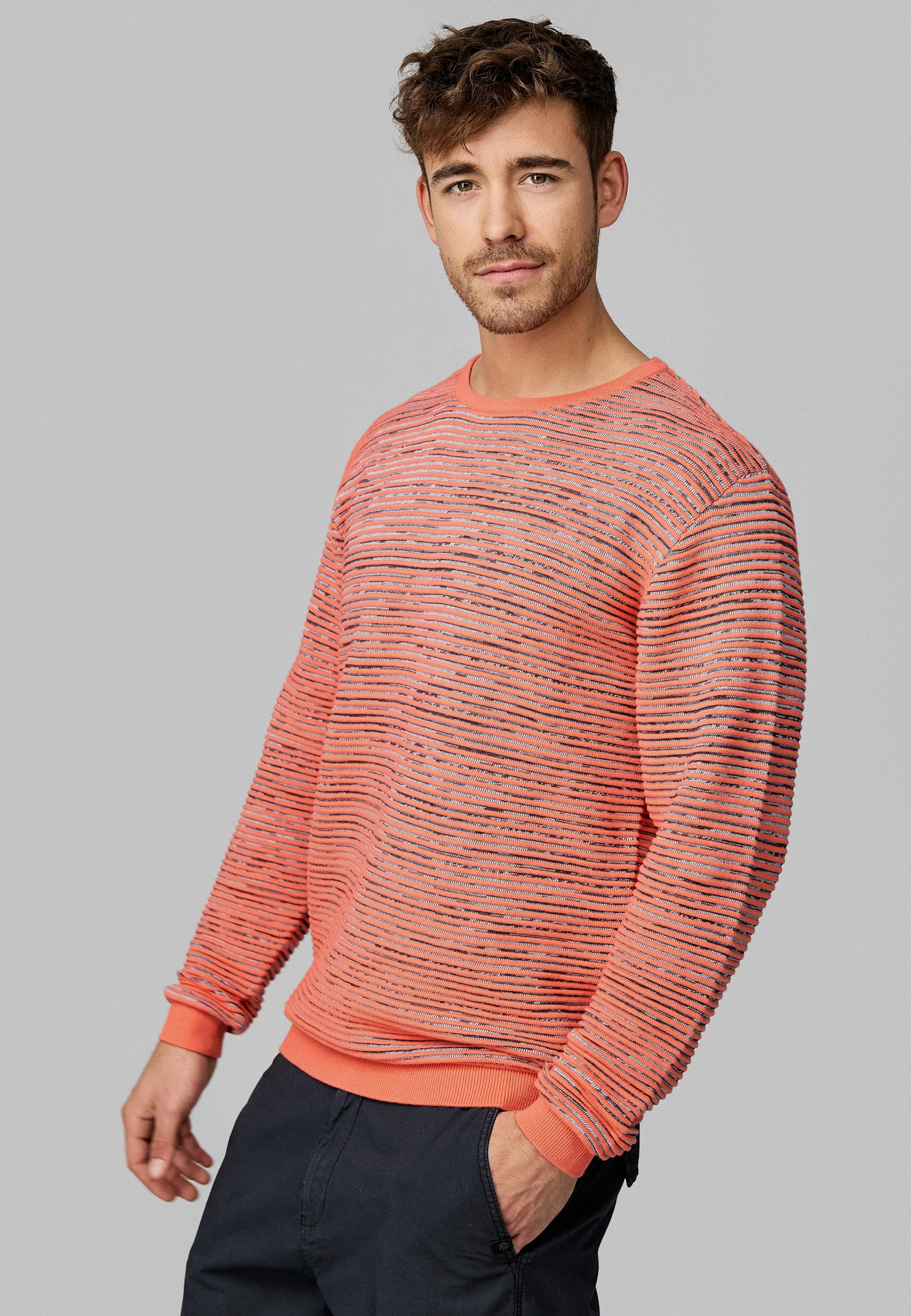 #farbe_living-coral